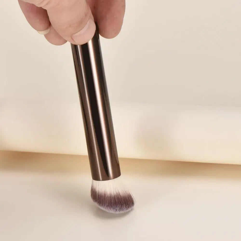 Single Metal Makeup Brush Portable Travel Loose Powder Blush Foundation Contouring Smudge Brush for On-the-Go Beauty Essentials