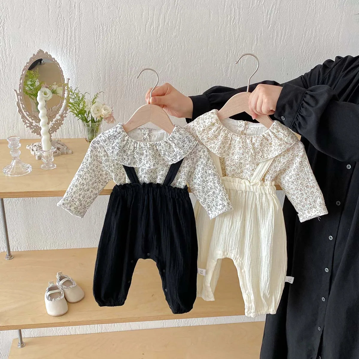 Korean autumn girls Zou cloth broken flower long sleeve jacket suspenders 2 suit, girls autumn long sleeve trousers 2 suit, very