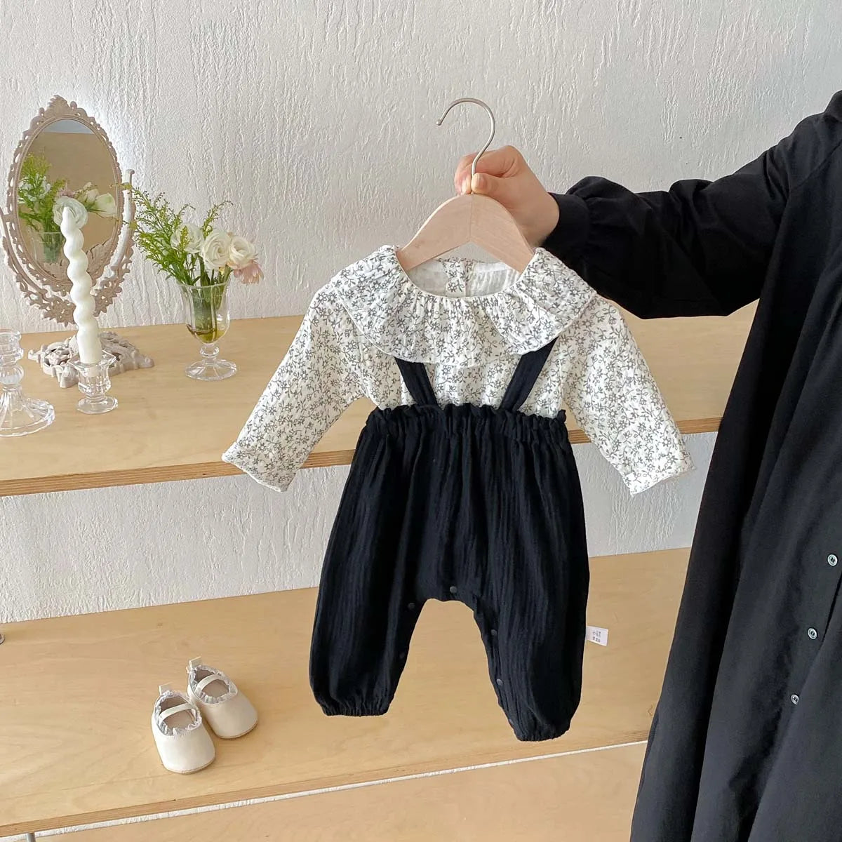 Korean autumn girls Zou cloth broken flower long sleeve jacket suspenders 2 suit, girls autumn long sleeve trousers 2 suit, very