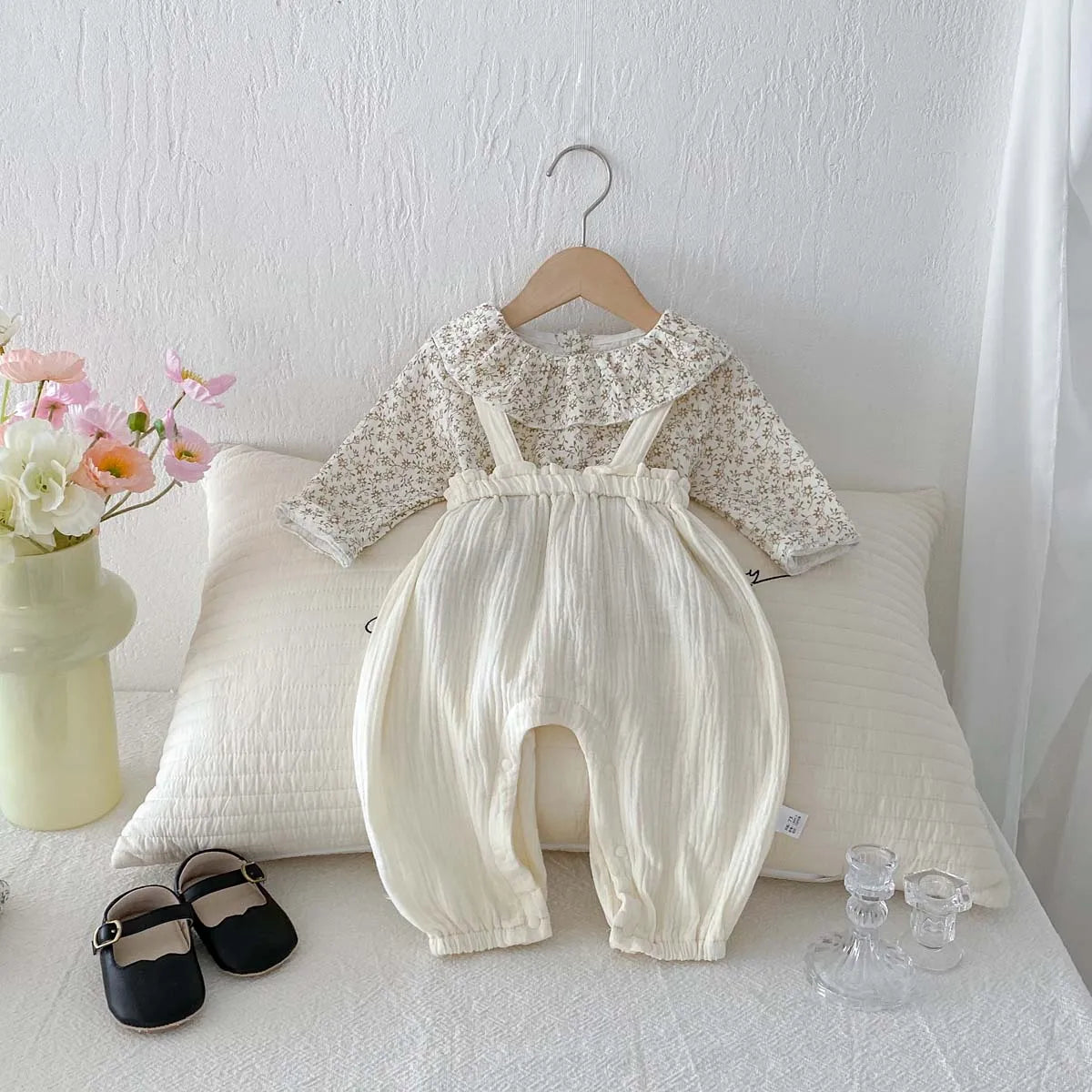 Korean autumn girls Zou cloth broken flower long sleeve jacket suspenders 2 suit, girls autumn long sleeve trousers 2 suit, very